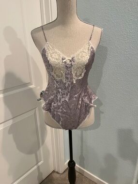 Vintage 90’s Stunning Floral Lilac Purple Lace-Trim Satin Bodysuit in Lavender